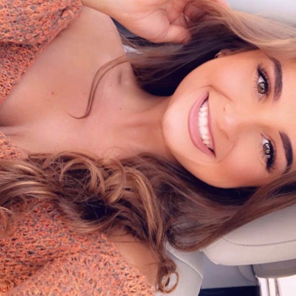 Meet your Posher, Jessica - Picture 3 of 3